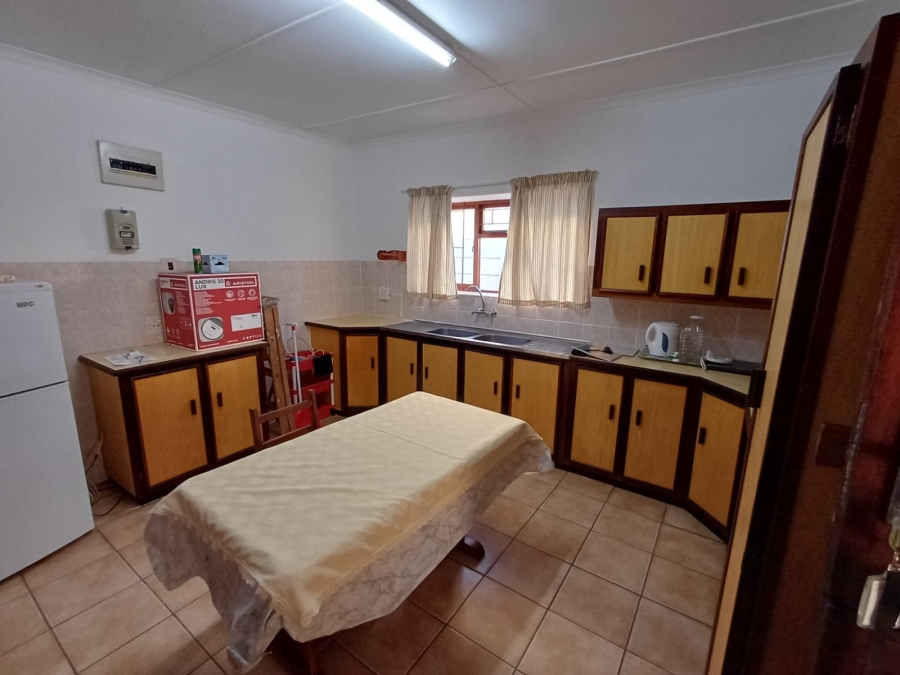 To Let 3 Bedroom Property for Rent in Albertinia Western Cape